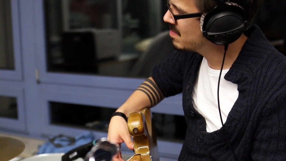 Bildrechte: WDR/Rühl Akua Naru live im Funkhaus Europa Studio