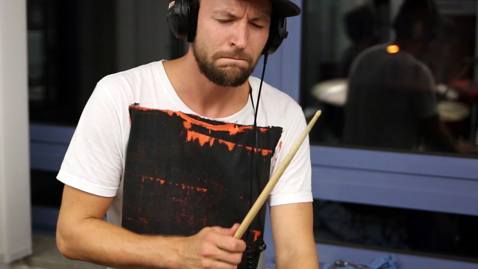 Bildrechte: WDR/Rühl Akua Naru live im Funkhaus Europa Studio