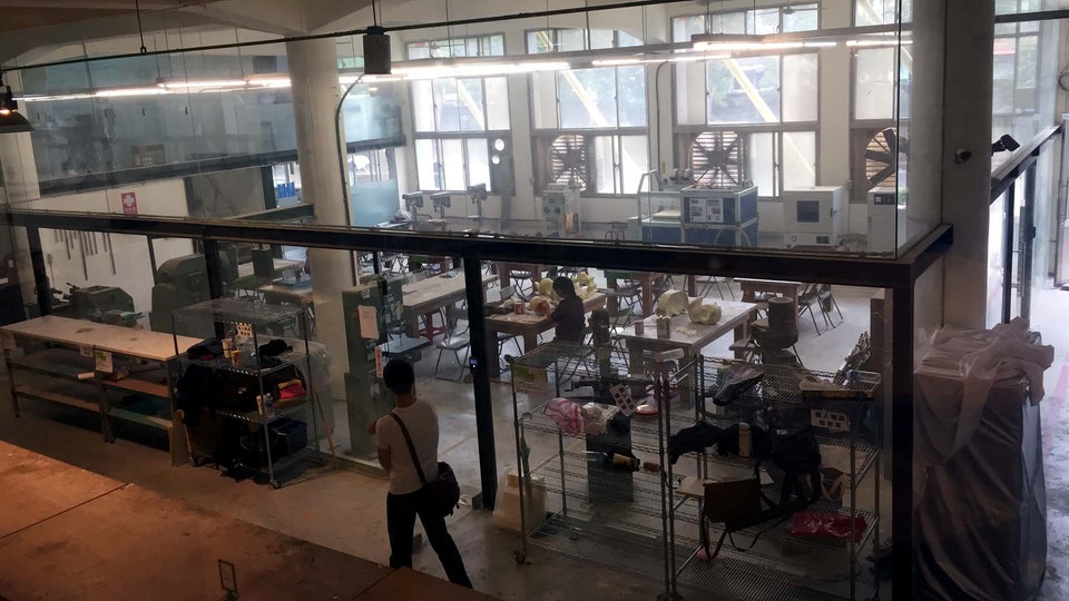 Bildrechte: Radio Bremen/Grit Thümmel Junge erfinder in einer Werkstatt in Taipeh