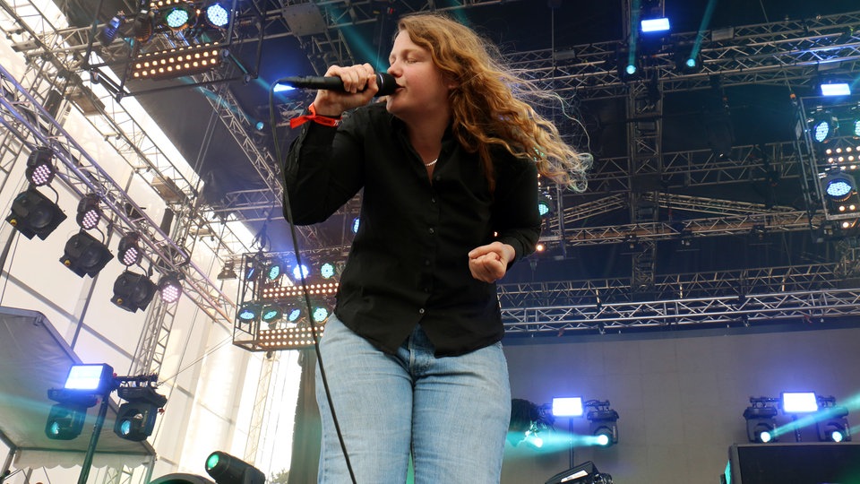 Kate Tempest live bei Roskilde 2015