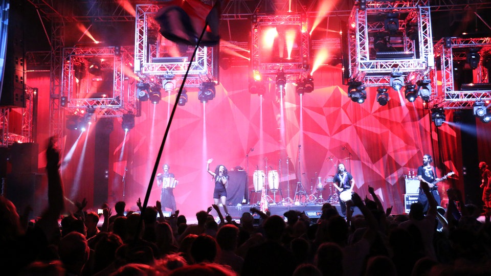 Bildrechte: WDR/Rühl La Yegros beim Roskilde Festival 2015
