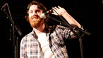 Chet Faker raucht