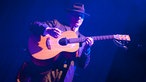 Gotan Project spielen Gitarre