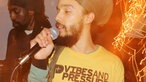 Natty singt