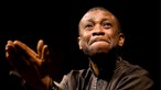 Youssou N'Dour klatscht