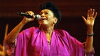 Omara Portuondo singt