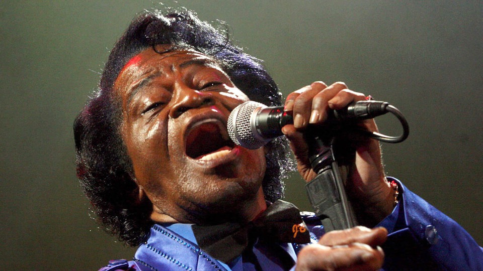 James Brown während eines Konzertes