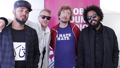 Globalista-Moderator Keno Mescher mit Major Lazer im Funkhaus Europa-Studio
