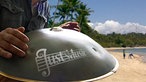 Steel Drum mit Just Music-Logo am Strand