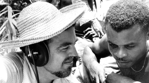Alan Lomax  bei einer Aufnahme in der Domenikanischen Republik.