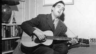 Alan Lomax spielt Gitarre (1938)