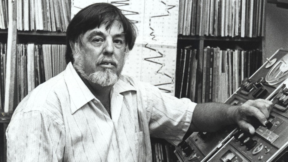 Alan Lomax  bei einer Abmischung (1970er)