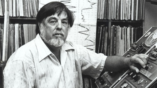 Alan Lomax  bei einer Abmischung (1970er)