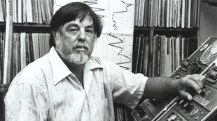 Alan Lomax  bei einer Abmischung (1970er)