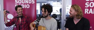 Matteo Capreoli mit zwei Mitgliedern seiner Band im Funkhaus Europa Studio