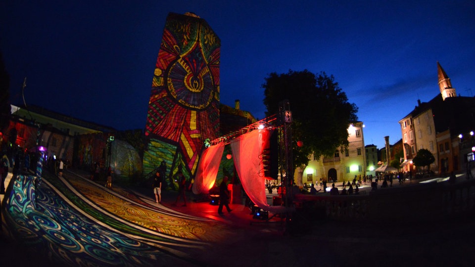 Svjetlosni mapping La Luz Vizuals kolektiva iz Mađarske na Trgu pet bunara u Zadru