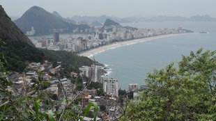 Vista de Copacabana desde la favela Vidigal