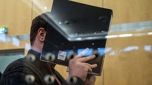 Nils D. steht im Prozess um die Lohberger Brigade vor Gericht