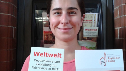 Flüchtlinge werden mit Essen verpflegt