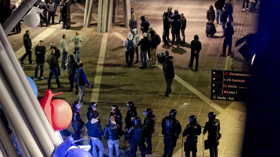 Fußball Ultras, Politik und Kriminalität