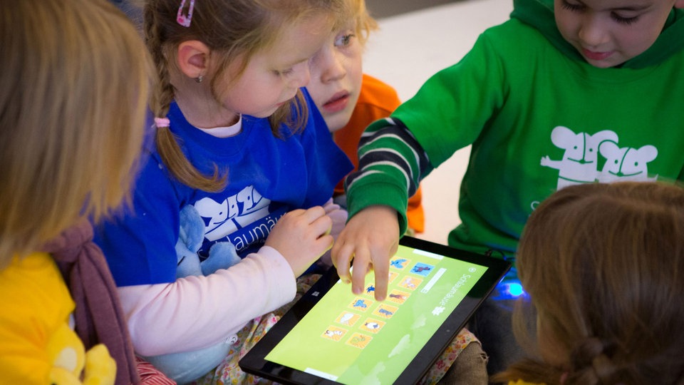 Schüler mit Tablet