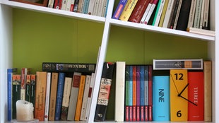 Bücherregal