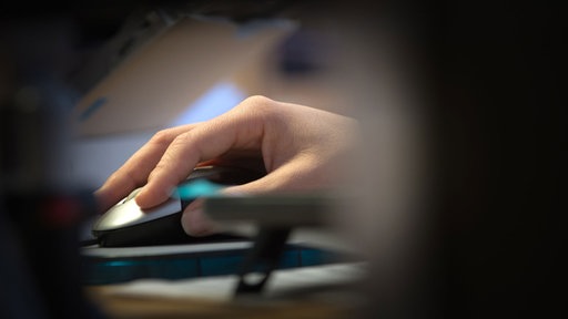 Hand bewegt Mouse