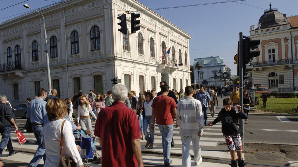 Beograd - centar grada s puno ljudi na ulici