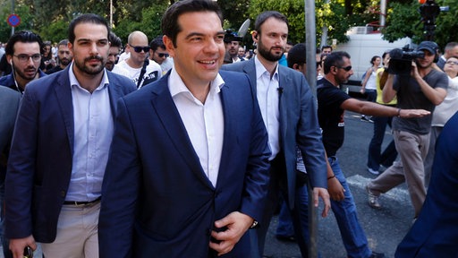 Alexis Tsipras okružen tjelohraniteljima