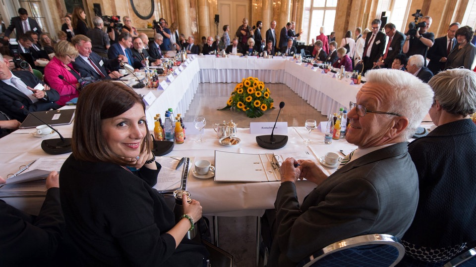 Ministarka za integraciju Baden-Württemberga Bilkay Öney i premijer Winfried Kretschmann na današnjem sastanku