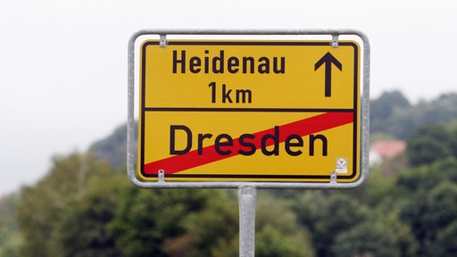 Saobraćajni putokaz ka Hajdenauu na izlazu iz Drezdena
