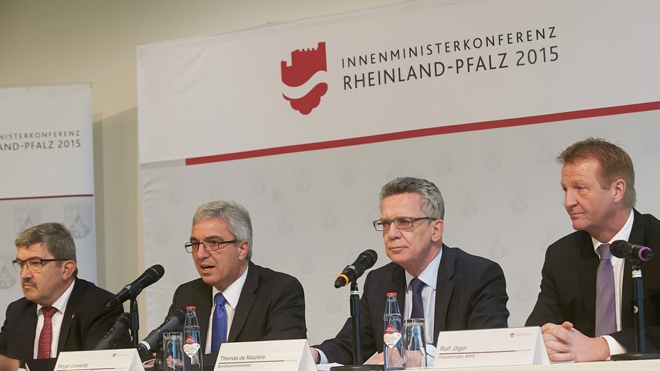 Lorenz Caffier, Roger Lewentz, Thomas de Maiziere i Ralf Jäger na konferenciji za novinare u Koblencu