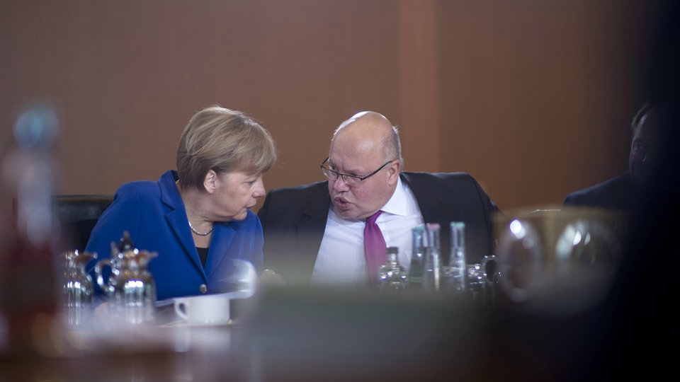 Angela Merkel i Peter Altmaier na današnjem sastanku kabineta u Berlinu