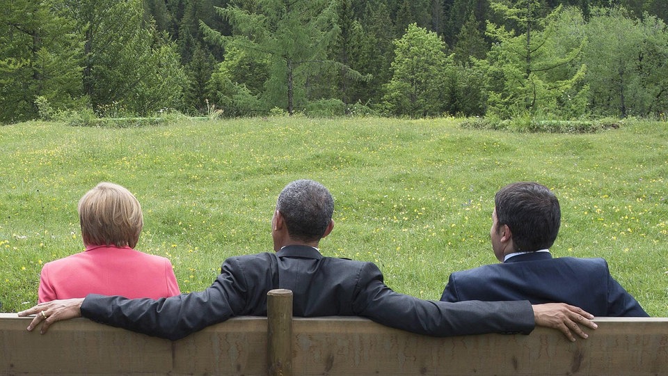 Angela Merkel, Barack Obama i Matteo Renzi odmaraju na klupi u vrtu dvorca Elmau