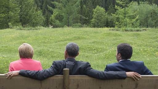Angela Merkel, Barack Obama i Matteo Renzi odmaraju na klupi u vrtu dvorca Elmau