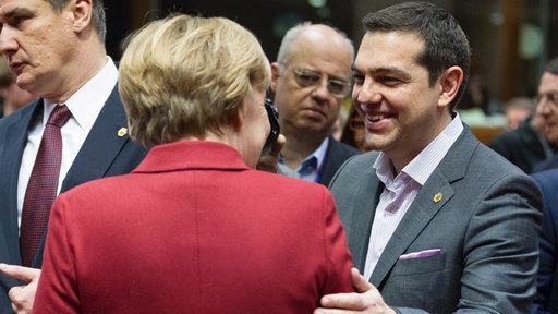 Prijateljski pozdrav Angele Merkel i Aleksisa Tsiprasa