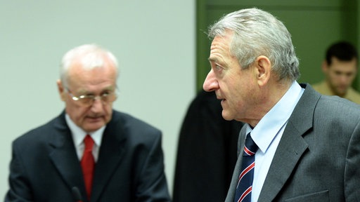 Josip Perković i Zdravko Mustač sjede u minhenskoj sudnici za vrijeme procesa