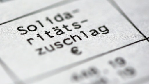Solidaritätszuschlag - ispisano crnim malim štampanim slovima na belom papiru