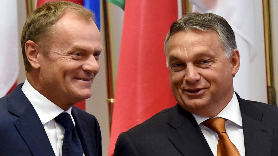Predsednik Evropskog saveta Donald Tusk i mađarski premijer Viktor Orban dolaze na konferenciju za novinare