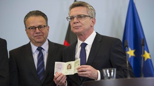 Šef Saveznog ureda za migracije i izbjeglice Frank-Jürgen Weise i ministar unutarnjih poslova Njemačke Thomas de Maiziere