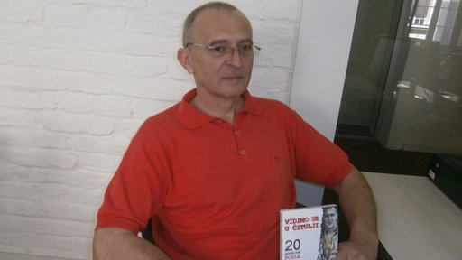 Autor Vojislav Tufegdžić sa svojom novom knjigom