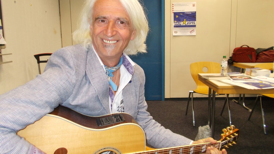  Senad Ajanović s gitarom