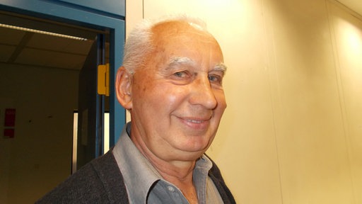 Branko Višak, portret pokraj otvorenih vrata