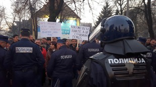 Usvajanju Zakona o radu prethodili su protesti više hiljada nezadovoljnih radnika 