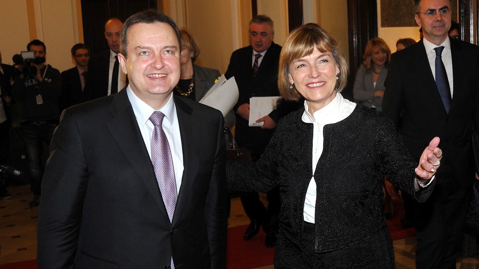 Hrvatska ministrica vanjskih poslova Vesna Pusić dočekuje Kolegu iz Srbije Ivicu Dačića