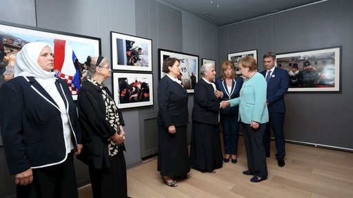 Angela Merkel i Majke Srebrenice - prilikom posjete izložbe o genocidu u Srebrenici