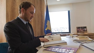 Zamenik ministra inostranih poslova Kosova Petrit Selimi: „Korak nazad, ali ćemo se vratiti…“
