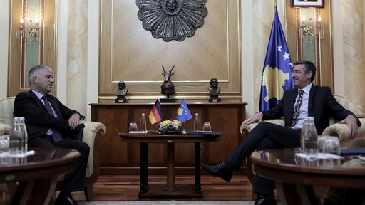 Kadri Veselji i Ernest Rajhel u Prištini