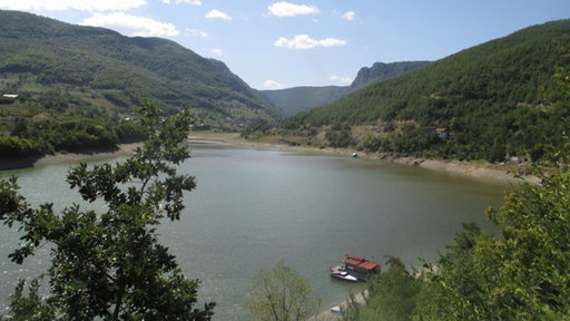 Ribariće - jezero između visokih planina