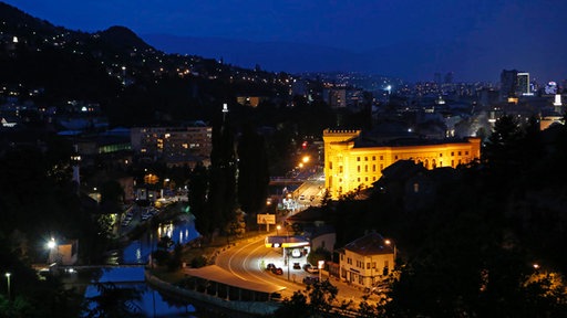 Sarajevo noću - pogled na Miljacku, ilustracija 